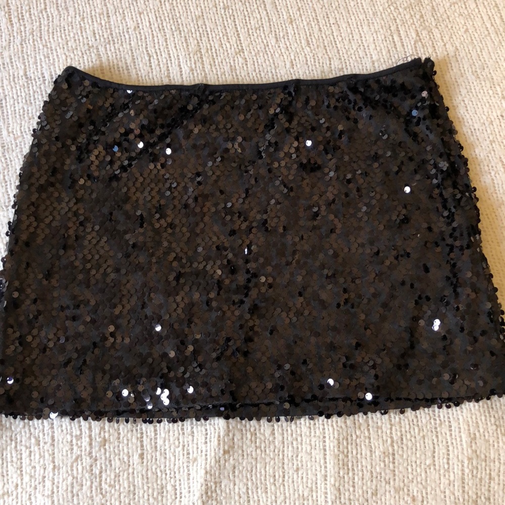 Stretchy sequined mini skirt